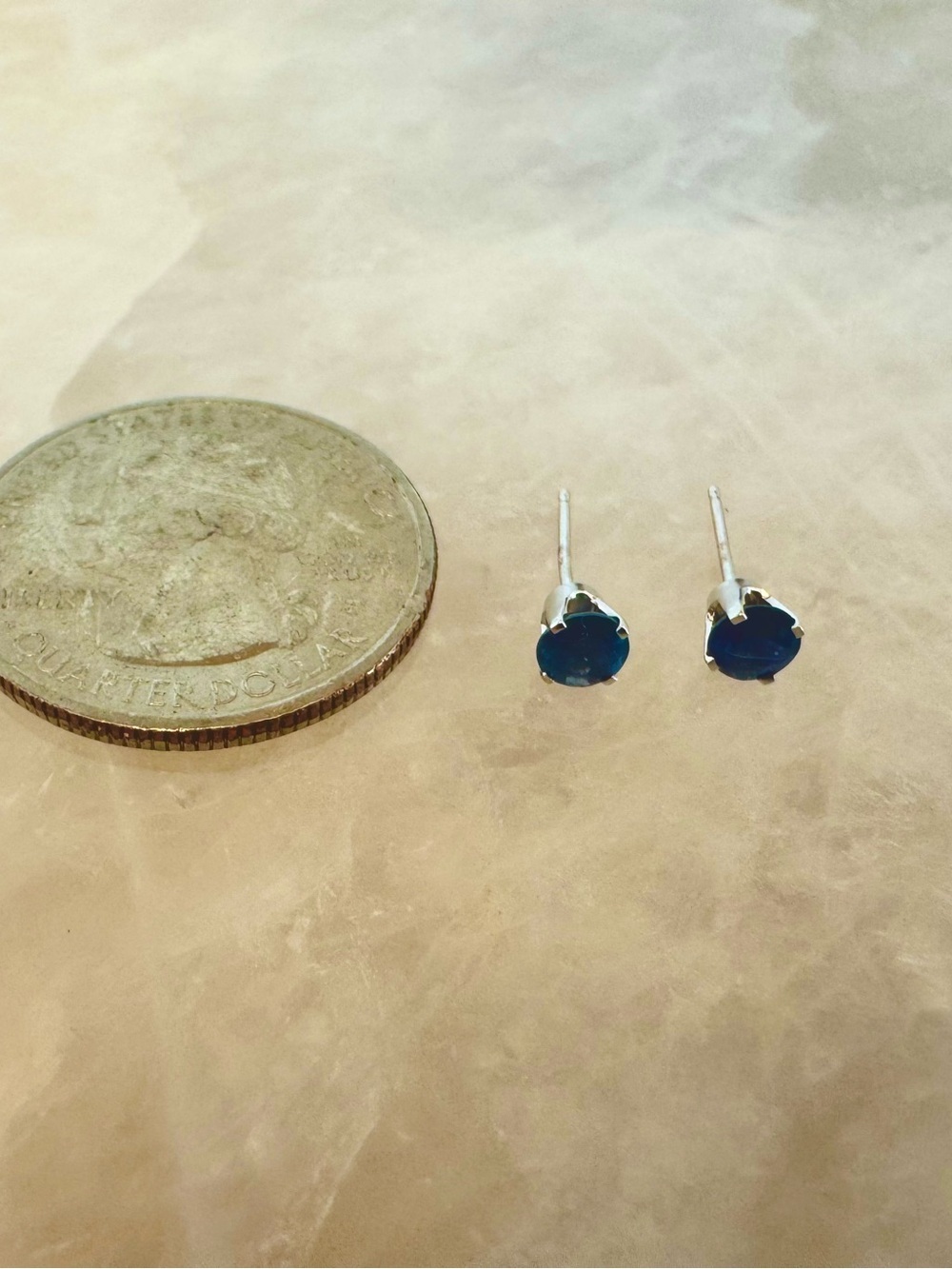 Natural Blue Diamond Studs (1/4 ct), 14K white gold. - Picture 5 of 6
